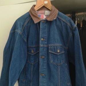 Vintage Denim Jacket - vintage denim jacket brown collar used Cropped look fits size S to M/L