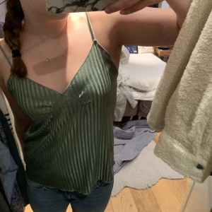 Snygg Zara glittertopp - Assnygg äldre design från Zara💕 Skriv för fler bilder eller vid intresse❤️