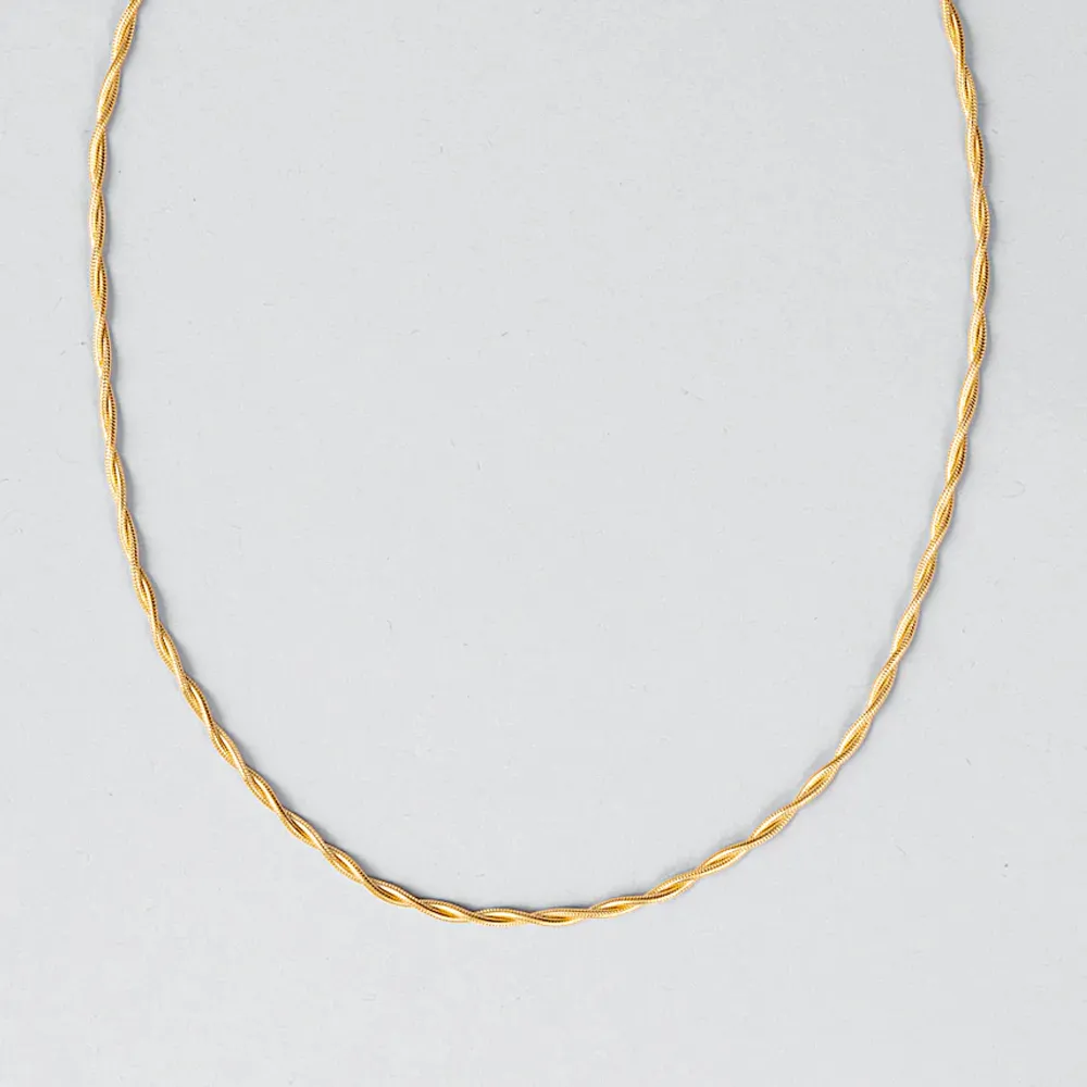Snake chain halsband från Safira. Helt ny aldrig använd i original förpackning. 18k gold plated.. Accessoarer.