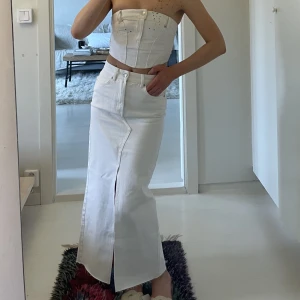 Jeans set med topp och kjol - Helt nytt, oanvänt set i jeans. Topp och långkjol. 