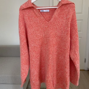 Stickad tröja med krage - Stickad tröja med krage från zara. Aldrig använd. 