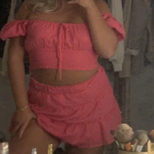 Ett rosa sommar sett  - Jättefint sommar sett, kjol+blus 