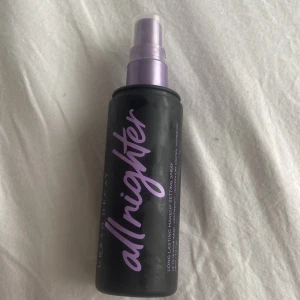Urban decay  - Säljer Setting spray från Urban decay för tyckte inte om den de är mer än halva kvar🖤💜