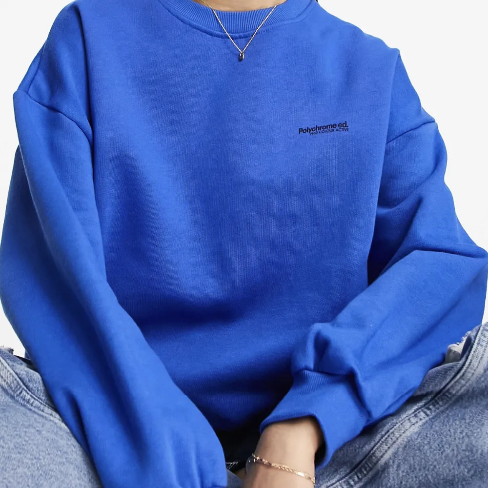 Kungsblå sweatshirt från pull & bear i bra skick.. Hoodies.
