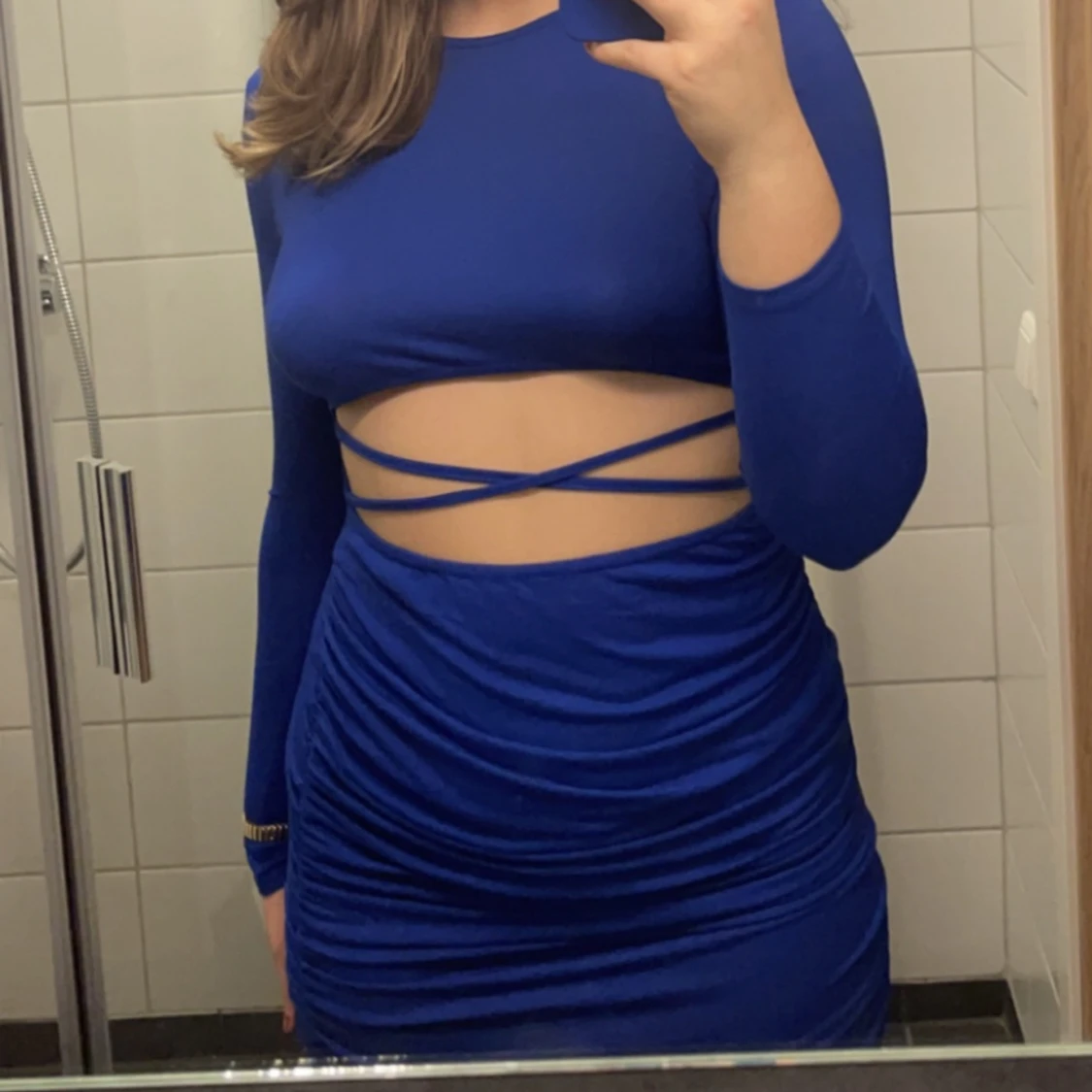 Blå långärmad festklänning 