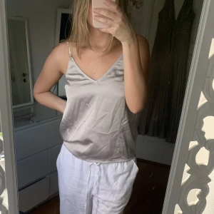 Festtopp - Säljer denna superfina topp. Aldrig använd, bara provad. Köparen står för frakten💓
