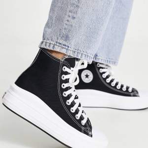 Snygga platå Converse som är helt oanvända då jag beställde dom men är försmå! (Lånade bilder från ASOS)