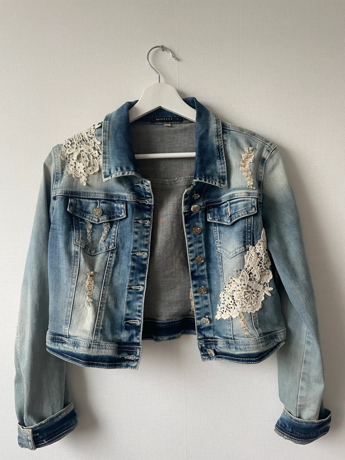 Jeansjacka med detaljer 