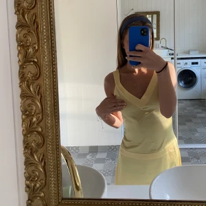 Balklänning  - Balklänning från Allure Beverly Hills. Aldrig använd. Storlek xs men lång för att vara en normal xs i storlek.  Nypris 1900