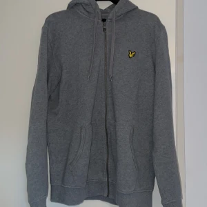 Lylle& Scott tröja - En fin lylle & scott tröja i jätte bra skick! 