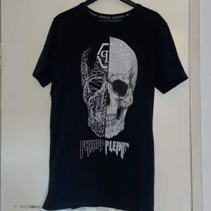 Philipp plein t-shirt i jätte fint skick! EJ ÄKTA! 