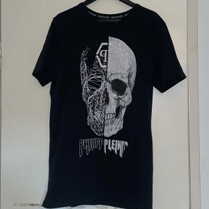Philipp plein  - Philipp plein t-shirt i jätte fint skick! EJ ÄKTA! 