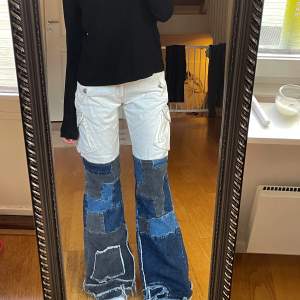 Lågmidjade utsvängda unika jeans<3