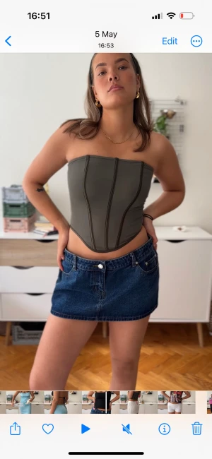 Korsettopp - Militärgrön korsettopp från Edikted. Aldrig använd.