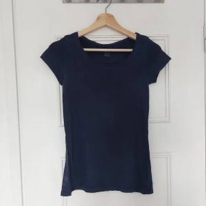 T-shirt - T-shirt från kappahl