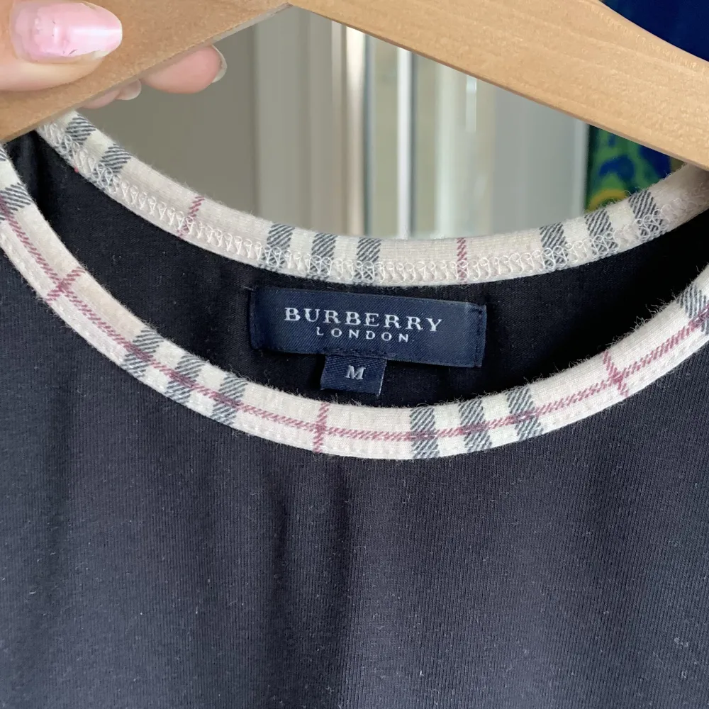 Burberry t-shirt. Storlek M men är tajt så skulle säga XS/S❤️ 400 kr. T-shirts.