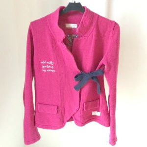 Odd molly kofta😻🙌 - Stickad omlottkofta från Odd molly💞💐 Sparsamt använd, inga defekter💘😻 Stl 1🫶🏼🫶🏼🫶🏼 