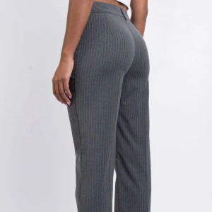 Kostymbyxor Madlady  - Helt nya kostymbyxor från Madlady, endast använda en gång!!  Storlek 42-Tall