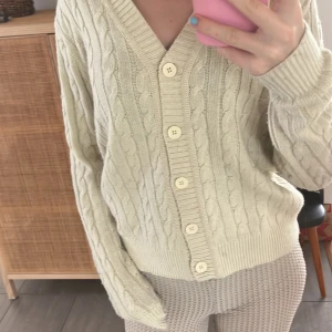 Stickad tröja - En super söt stickad tröja ifrån brandy melville💕