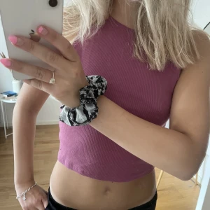 Linne - Säljer min nästan helt oanvända linne💕