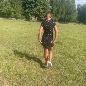 Klänning💓 - 158 storlek är för kort för mig. Passar jätte bra till sommaren att ha på sig mellan 9-11 år. 