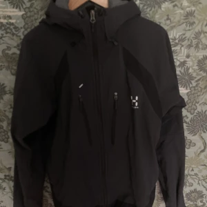 Haglöf vind jacka  - Jätte fin vind jacka från haglöf original pris 1 300kr💗