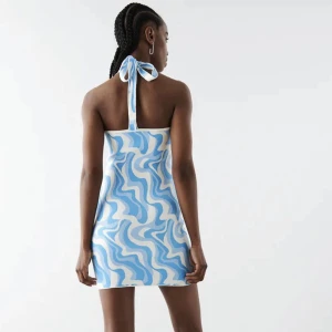 Klänning från Gina Tricot  - Säljer en klänning från Gina då den aldrig har kommit till användning. Köparen står för frakten💓 