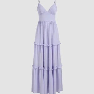 Klänning - Superfin lila/viol färgad klänning med små volanger längst benen och justerbara band i bysten! Aldrig använd😊