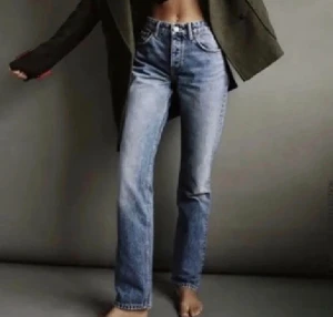 Zara jeans  - Säljer mina fina zara jeans!  Säljer mina fina jeans för att de är förstora, jättefint skick och knappast andvända💗