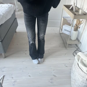 Jeans från LTB - Supersnygga jeans ifrån Ltb, från Zalando! Jag köpte dessa för 900kr, det är i toppen skick och knappt använda så säljer nu för 400! Kom privat för funderingar❤️❤️❤️