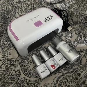 UV lampa+geliQ settet - Aldrig använd UV lampa, den funkar som den ska. Nypris 500. Dom oanvända geliQ produkterna ingår, om man endast vill köpa UV lampan så blir priset 200. 225 för allt.