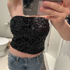 Tubtopp - Denna jättesnygga glittriga tubtoppen❤️ 