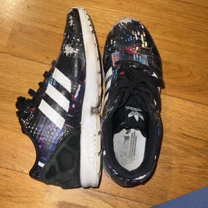 Adidas flux - Adidas skor storlek 40. Använda mkt därmed priset, pris går o diskutera
