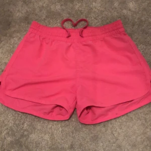 Badshorts  - Dom här badshortsen har jag knappt använt och när jag har så har jag haft bikini under❤️
