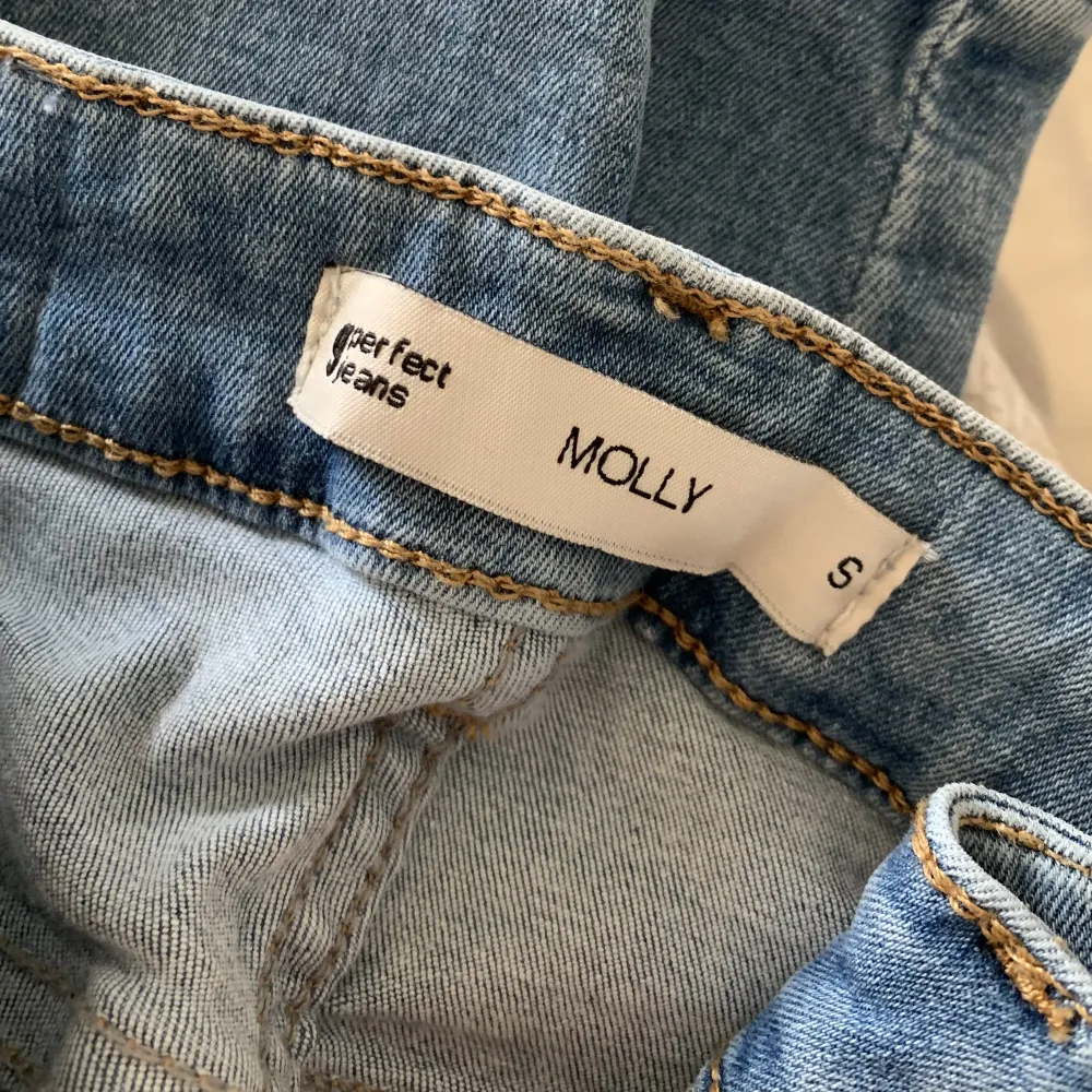 Molly jeans från Gina, i petite modell. Aldrig använda då de är för små för mig. . Jeans & Byxor.