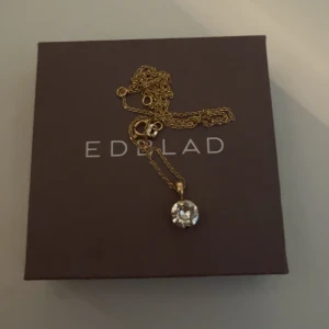 Caroline Svedbom - Superfint Classic petite necklace gold halsband från Caroline svedbom utan några defekter, köpt för 400kr kram<3