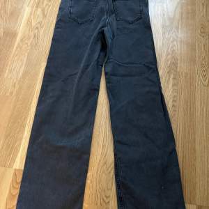Vanja jeans från Lindex Mörkgrå Stl 158 Djur-rökfritt hem