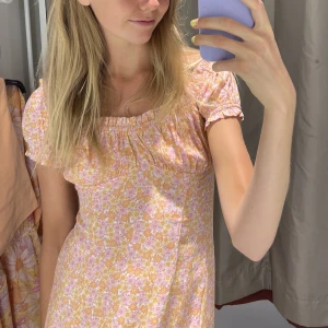 Långklänning - Säljer min fina långklänning från H&M, då den inte passar mig. Använd en gång, så den är som ny! 