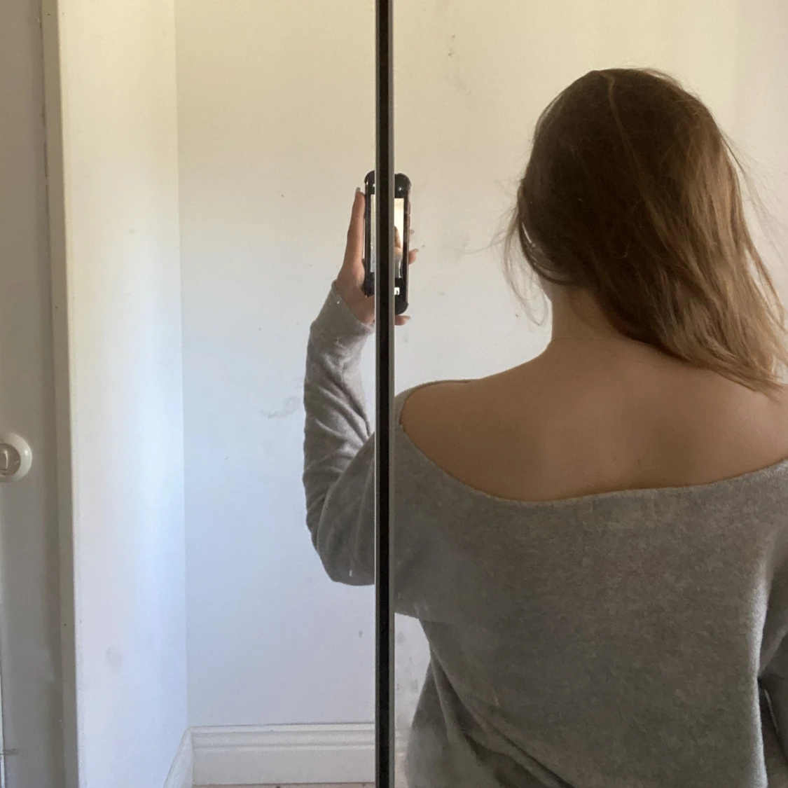 Grå offshoulder