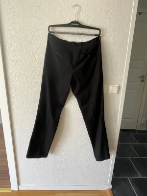 Kostymbyxa man - Svarta kostymbyxor. Frakt: 72 kr. Priset är diskuterbart, speciellt vid snabbt köp