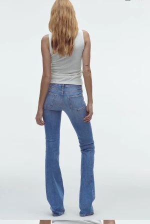 zara jeans - mina lågmidjade jeans från zara säljer jag nu pågrund av ingen användning❤️skriv för fler bilder och info