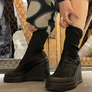 90’s platåskor - Coola 90’s inspirerande stövlar från Vagabond! Storlek 40. Jag har 39 men la in en sula så fungerade det också. 