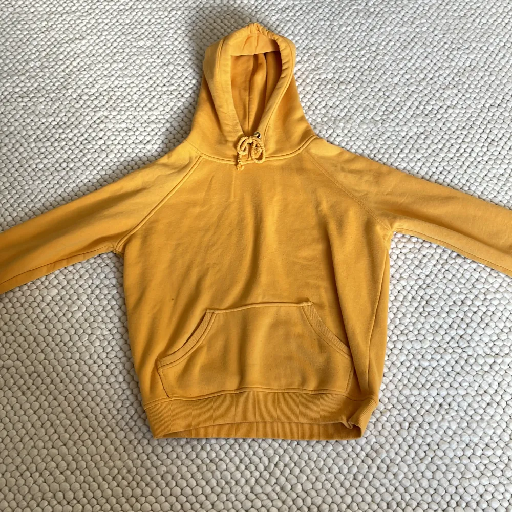 Säljer min gamla Hoodie från bikbok i storlek XS . Hoodies.