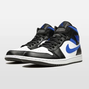 JORDAN 1 RACER BLUE - Säljer mina Jordan 1 racer blue eftersom de inte används längre, de är köpta i november 2022 och har inte används så mycket! Nypris ligger på 2999kr men ja säljer de runt 1000/800+frakt, pris kan diskuteras! Strlk 39!!
