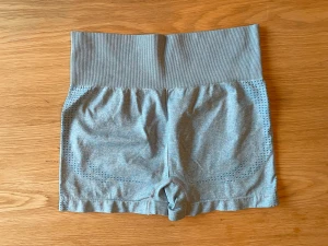 TRÄNINGSSHORTS - COMPLETE - Aldrig använda, endast testade. 