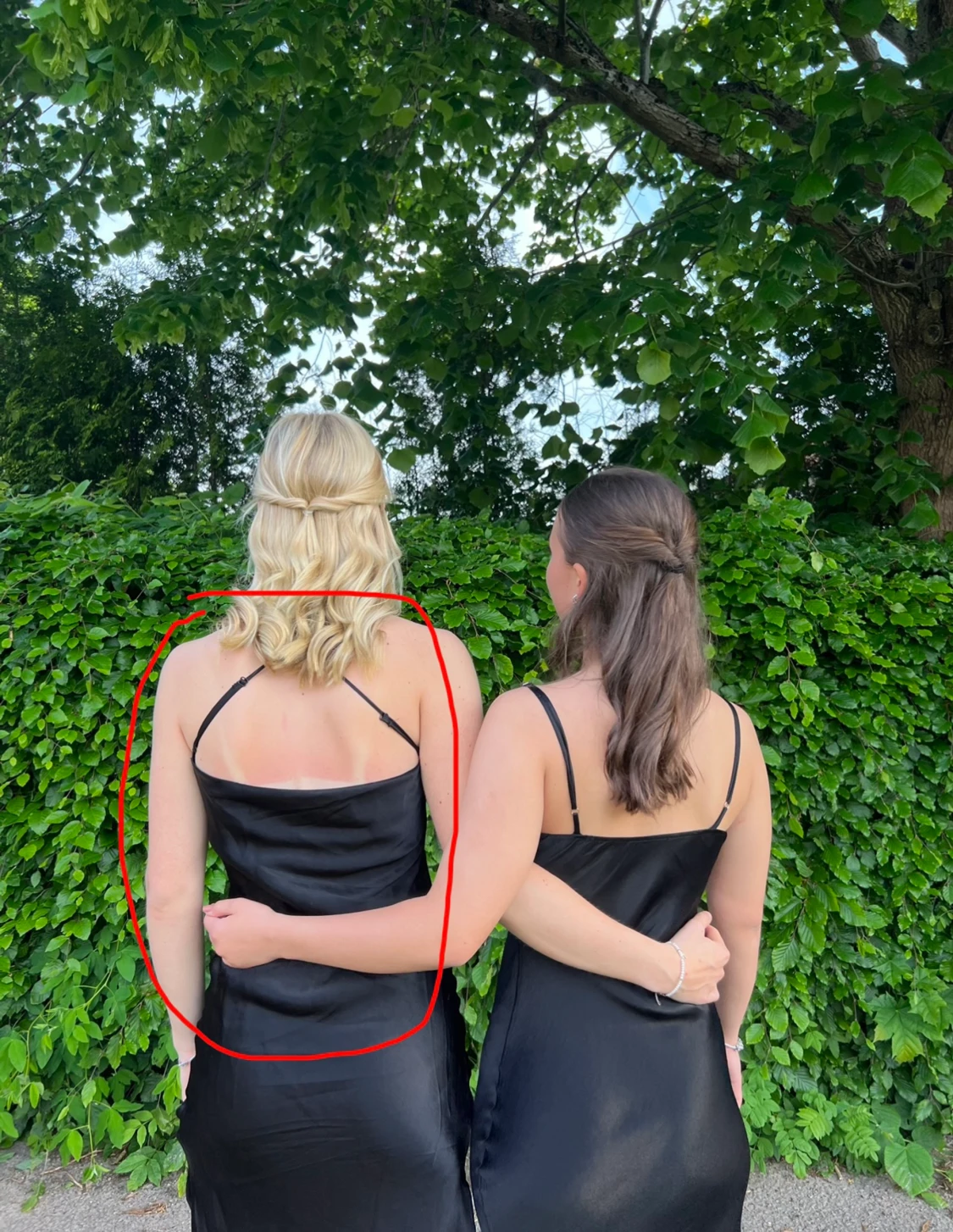 Svart satin klänning 