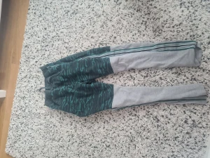 Basic byxor - Basic byxor i perfekt skick väldigt fina