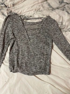 Tröja  - Säljer en till tröja i storlek S