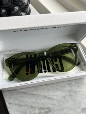 Chimis  - Modell #003, färg Kiwi, glas Clear. Köpare står för frakt! 