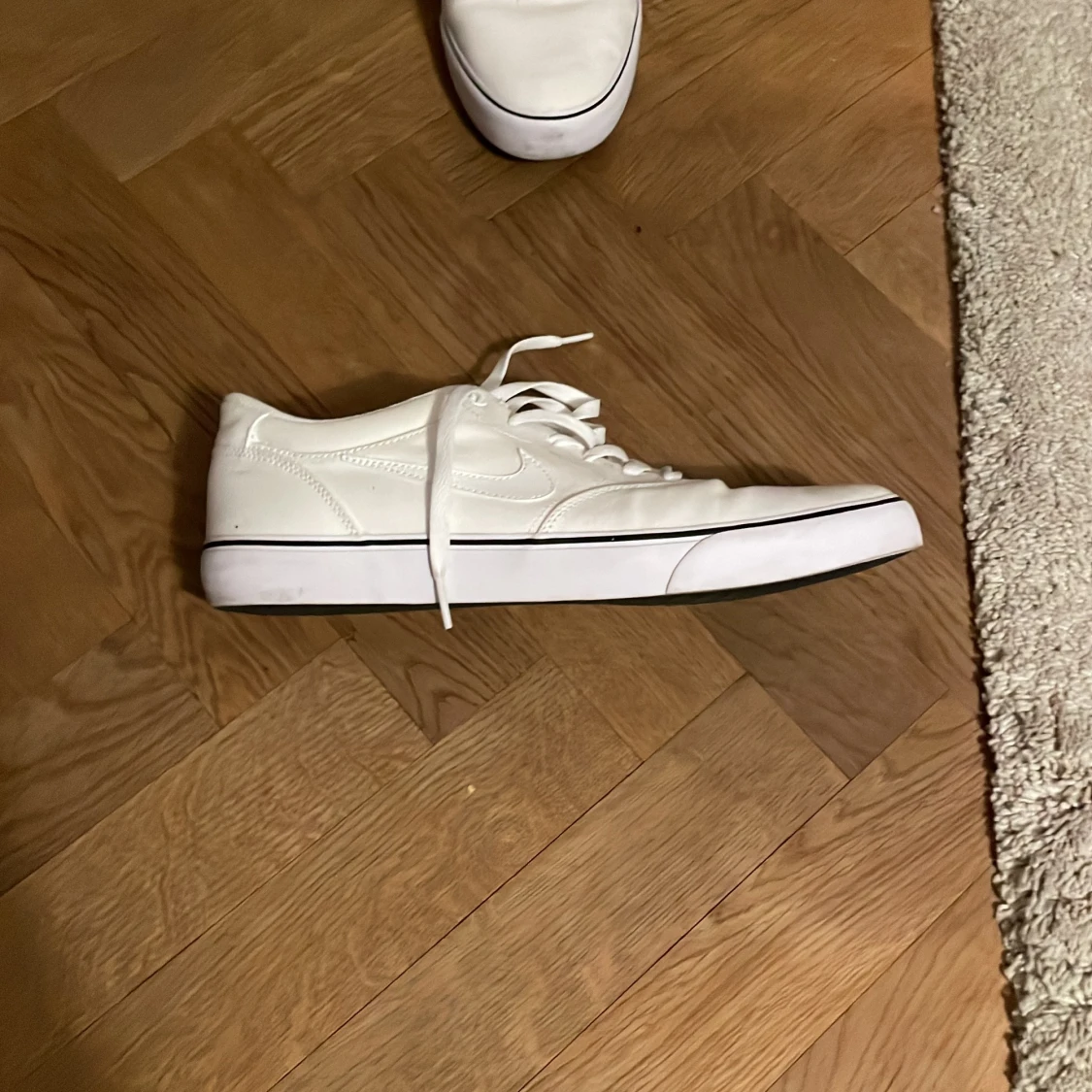 Vita Nike skor  - 91